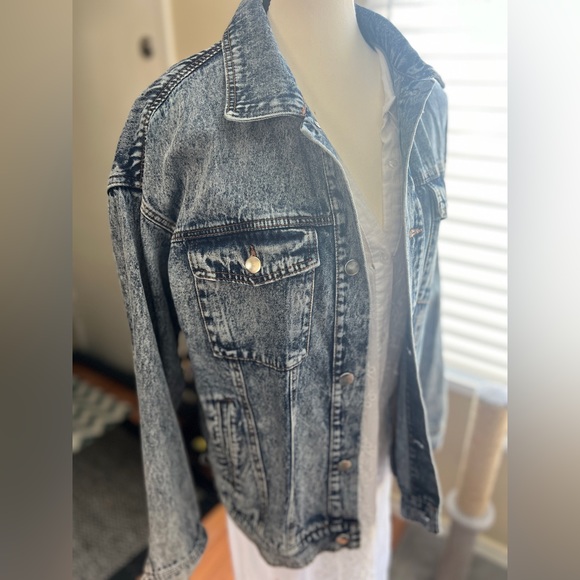 Howling Wolf Denim Jacket - Picture 8 of 8